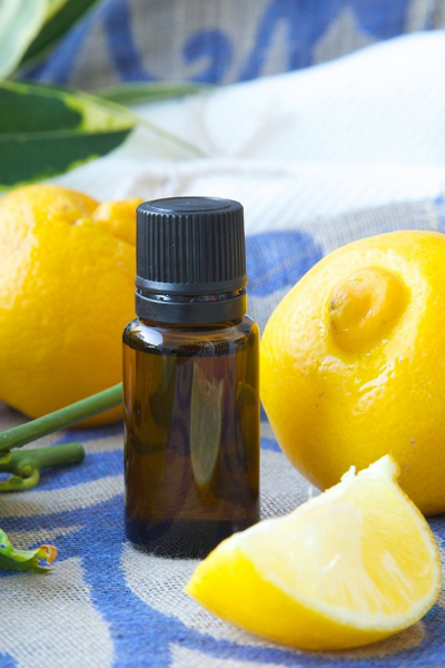 10 Practically Miraculous Ways Lemon Essential Oil Gets You Through the Day