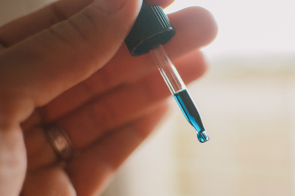 12 Amazing Uses for Blue Tansy Essential Oil