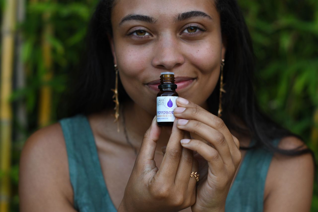 Why You Should Be Reaching For Peppermint Essential Oil This Winter